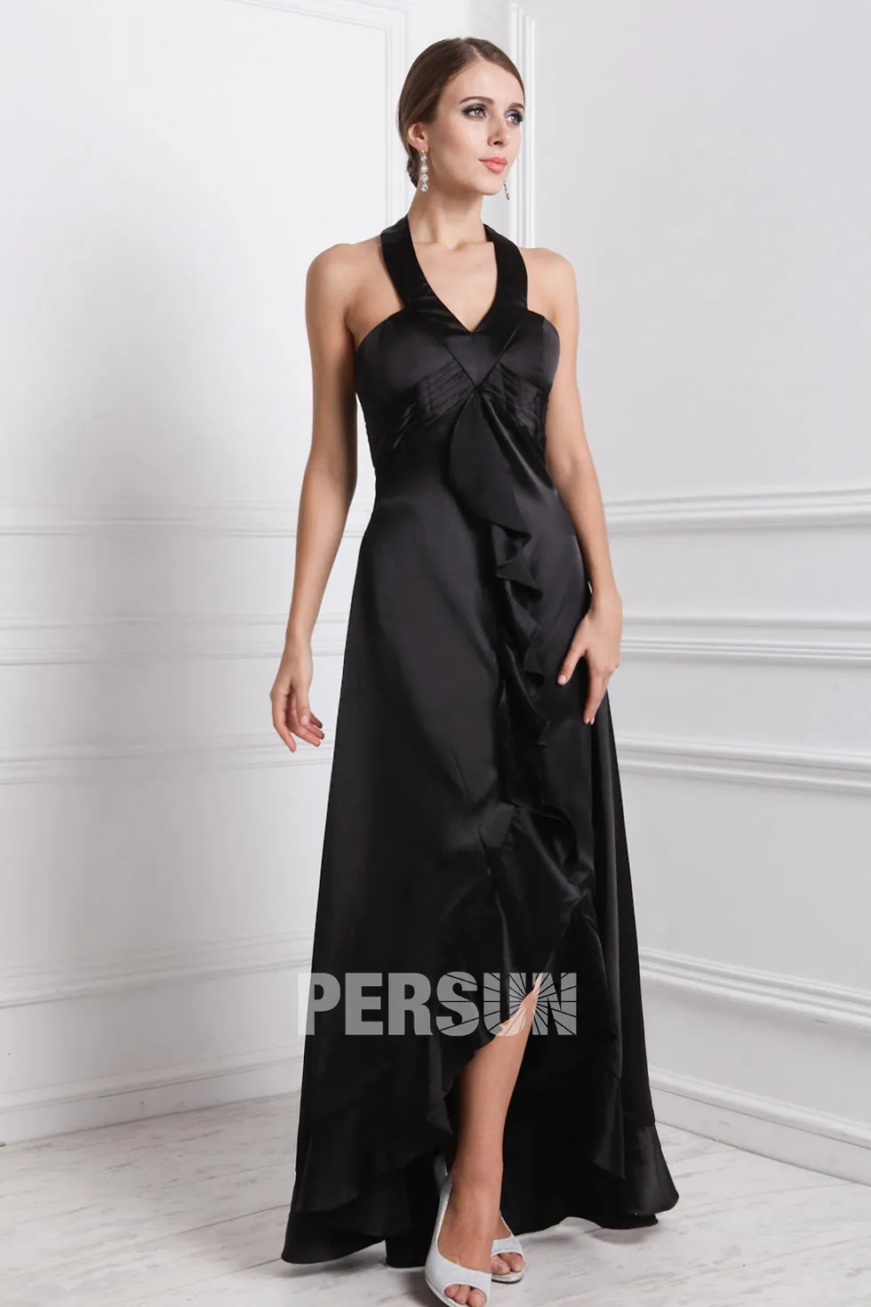 Robe noire décolleté V rétro à volants pour soirée mondaine